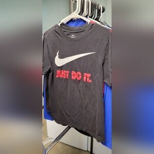 Men's Small Nike Short Sleeve Shirt EUC